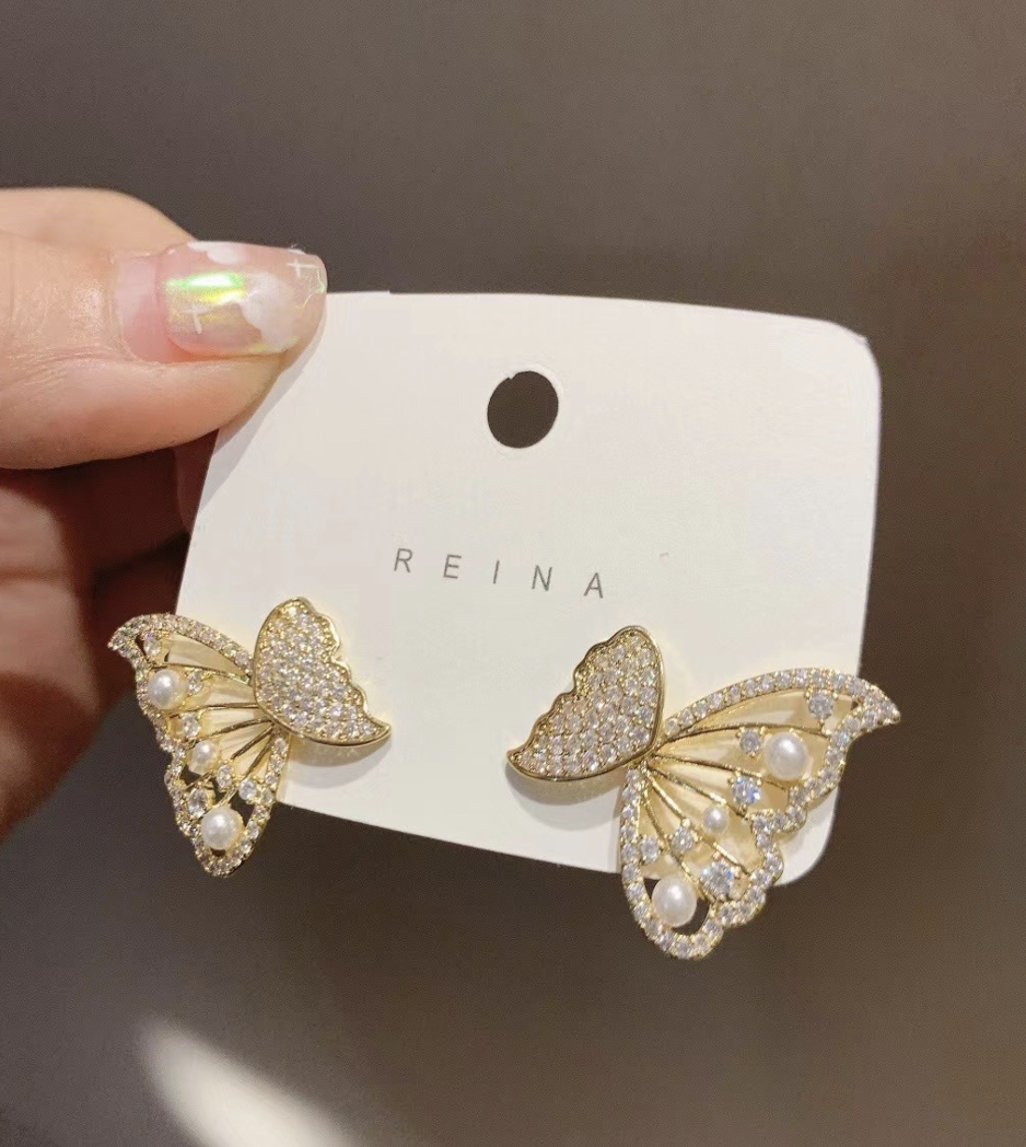 Fluttering Elegance stud Earrings