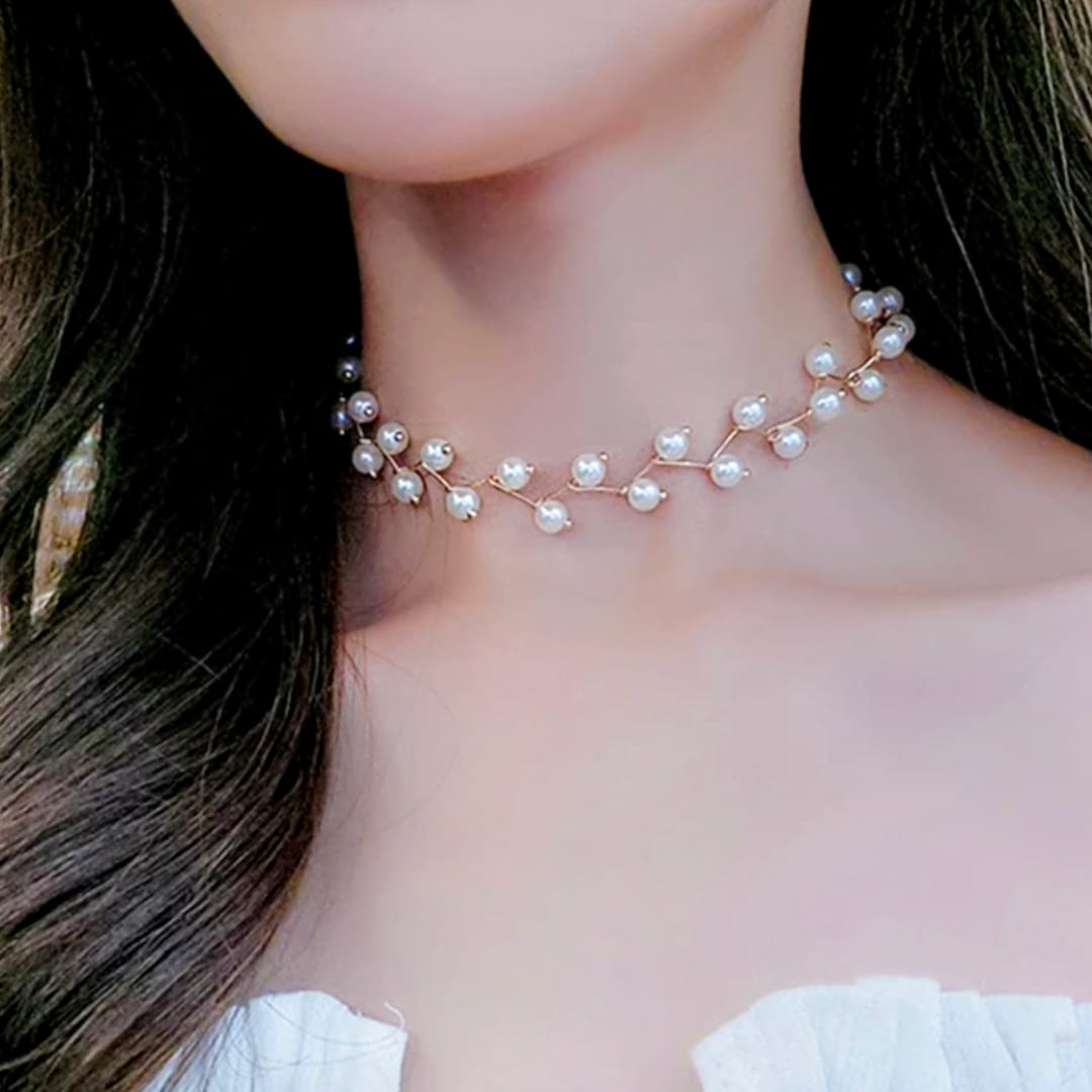 Chic Pearl Choker