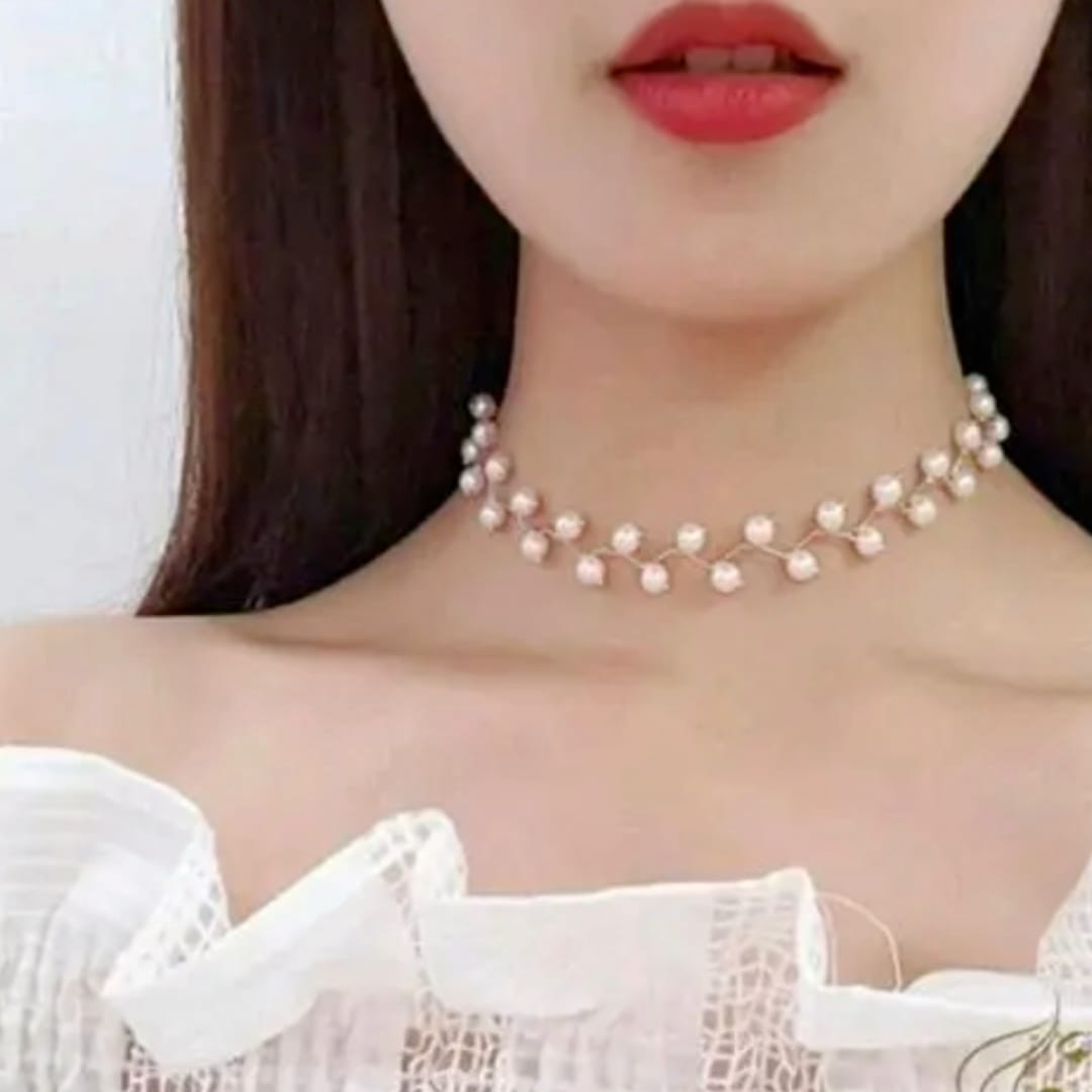 Chic Pearl Choker